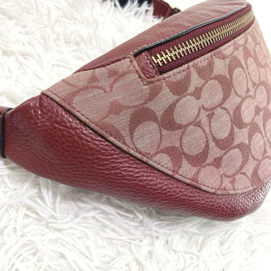 美品✨　コーチ　ボディバッグ　ワーレンベルトバッグ　バーガンディ　シグネチャー