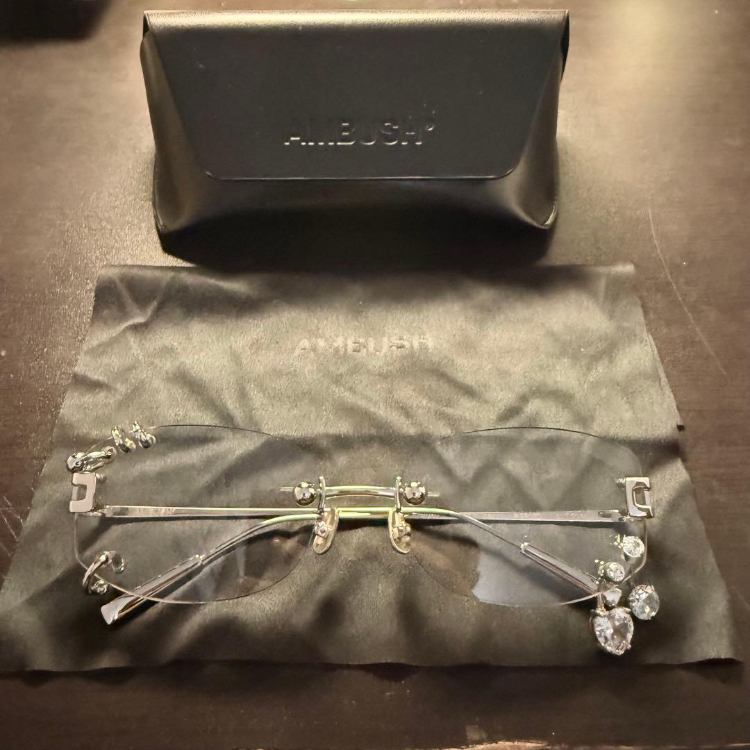 AMBUSH pierced sunglasses クリア