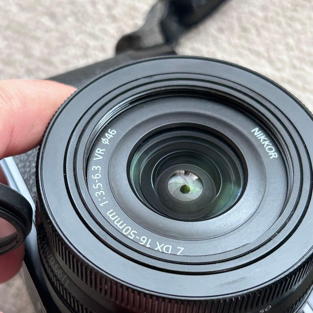 Nikon Z fc 16-50mmレンズキット　　　　　底部に割れあり