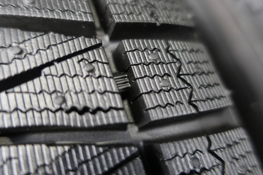 新車外し品 トヨタ 現行 10系シエンタ BSスタッドレス 185/65R15