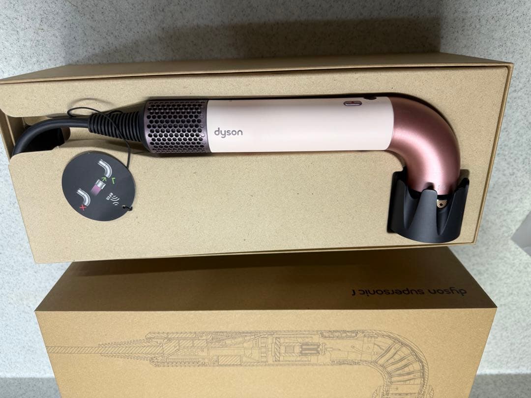 新品　dyson supersonic r ドライヤー