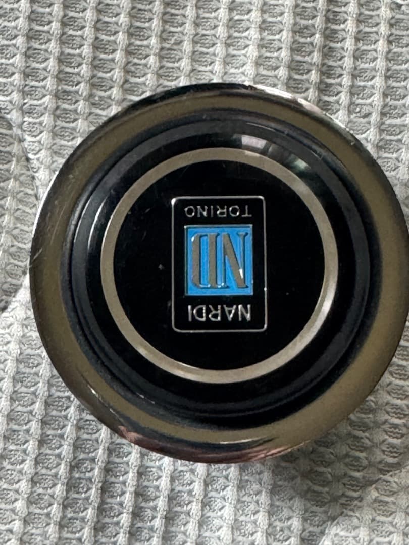 ナルディクラシック　ホーンボタン付き