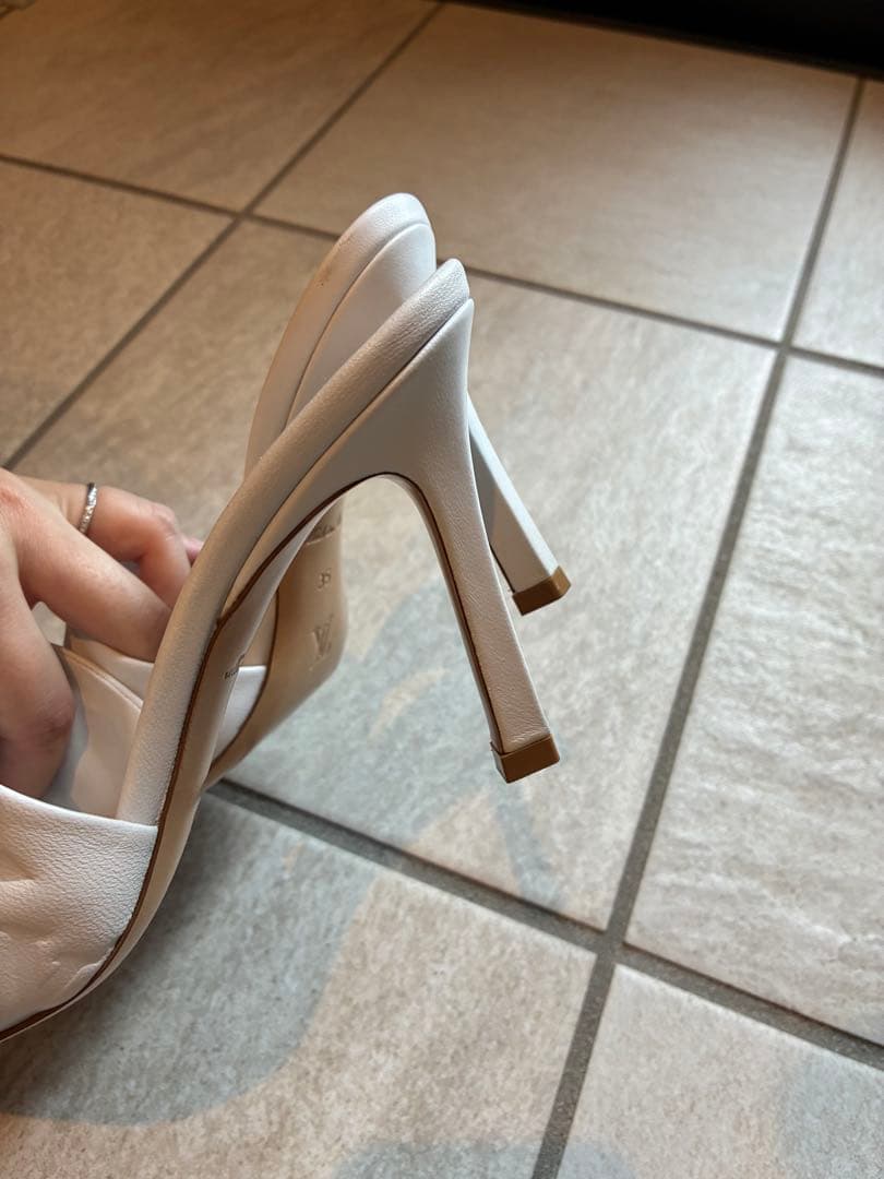 Louis Vuitton ホワイト エンボス　ピンヒール