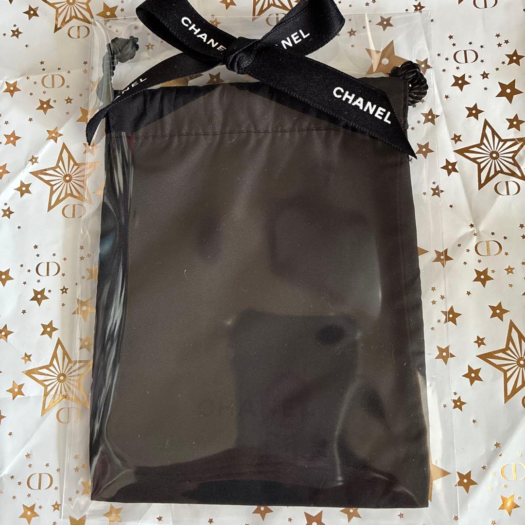 新製品　ウルトラピンク アイシャドウパレット 数量限定