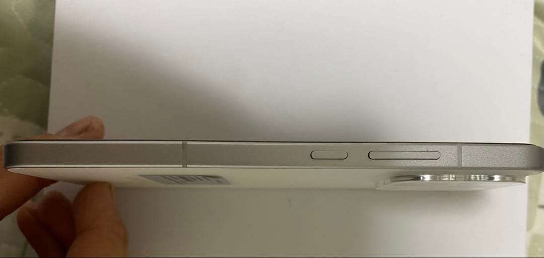 Oppo Reno14 5G 本体、オパールホワイト