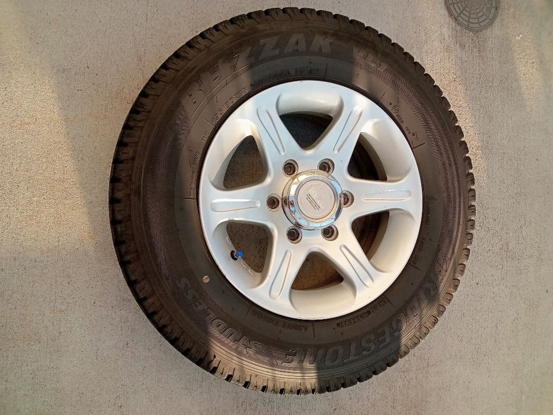 引き取り可(多摩地域)ハイエーススタッドレスタイヤ