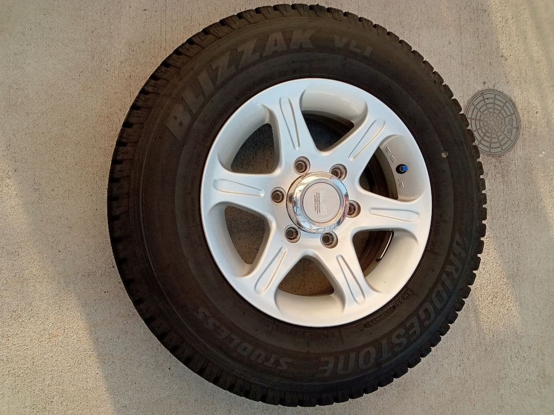 引き取り可(多摩地域)ハイエーススタッドレスタイヤ