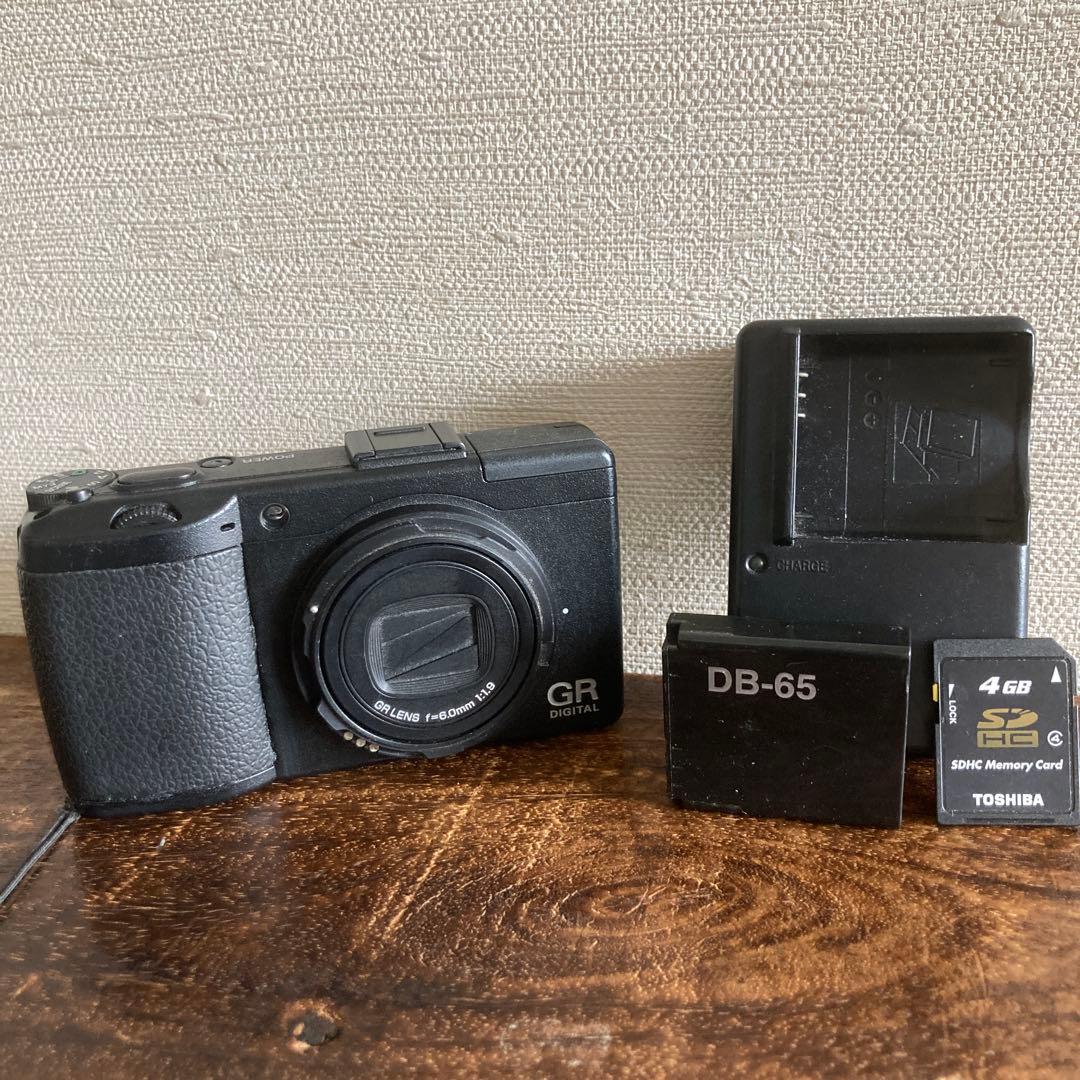 RICOH GR DEGITALⅢ コンパクトデジタルカメラ　メモリーカード付き