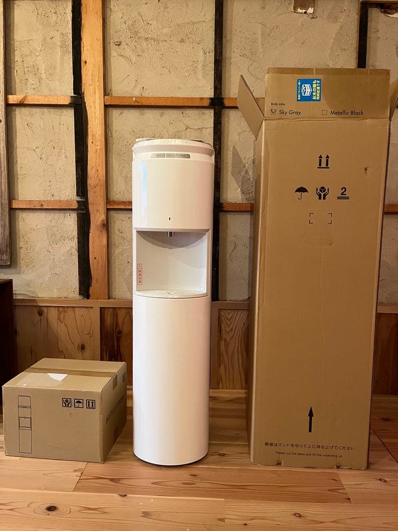 ウォーターサーバー　ボトルカバー付き