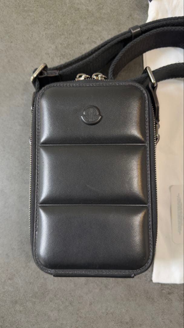 MONCLER レザーショルダーバッグ 使用5日 定価16.2万