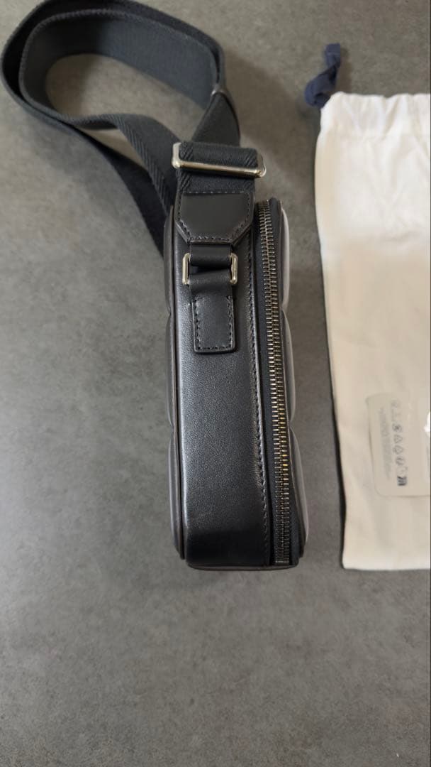 MONCLER レザーショルダーバッグ 使用5日 定価16.2万