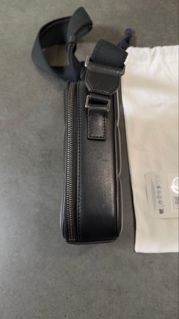 MONCLER レザーショルダーバッグ 使用5日 定価16.2万