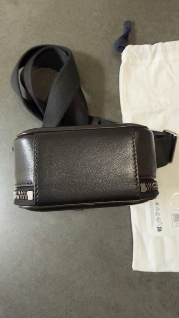 MONCLER レザーショルダーバッグ 使用5日 定価16.2万