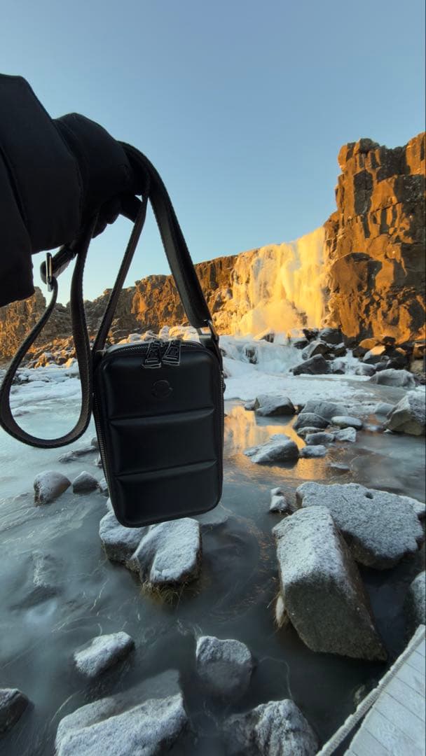 MONCLER レザーショルダーバッグ 使用5日 定価16.2万