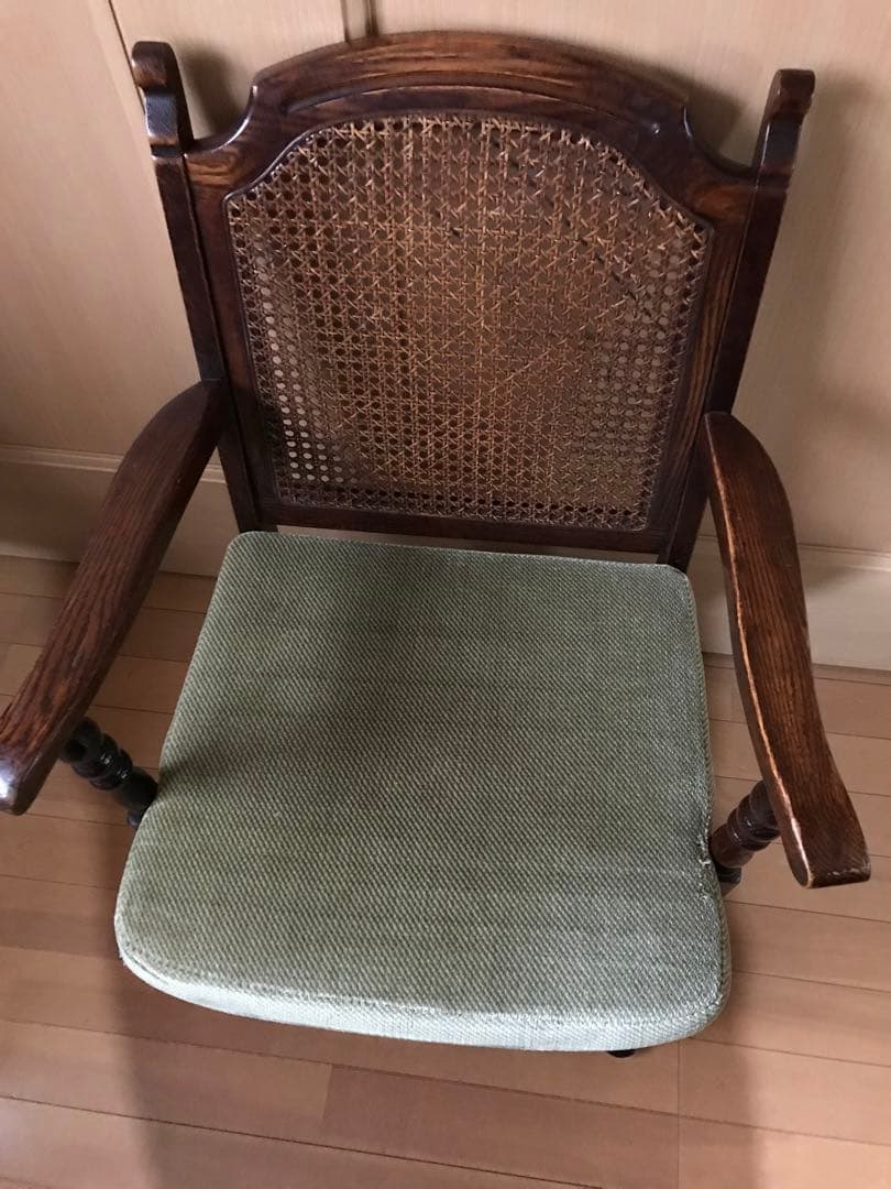 木製　アーム付き　椅子