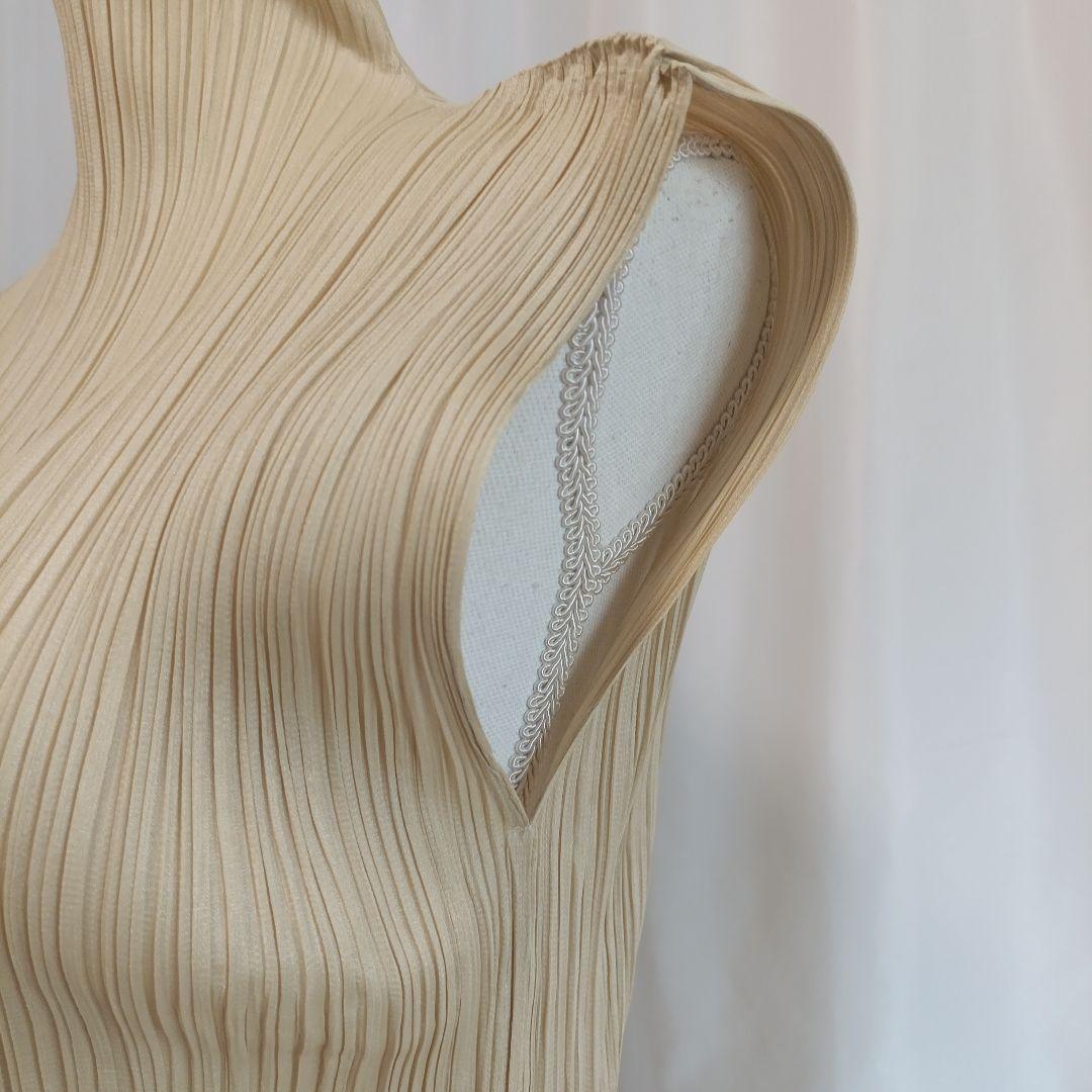 PLEATS PLEASE ベージュ ハイネック　ノースリーブ　チュニック