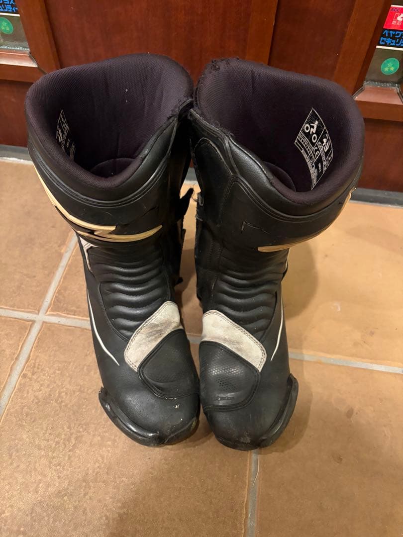 アルパインバイク用レーシングブーツ