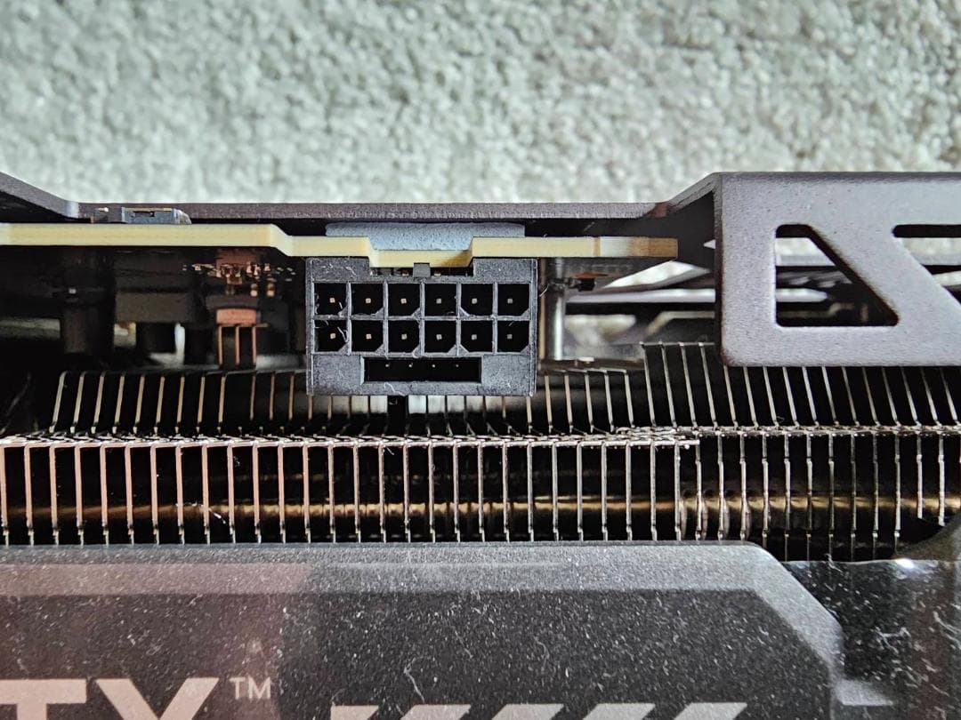 ASUS TUFGAMING GEFORCE RTX5070 グラフィックボード