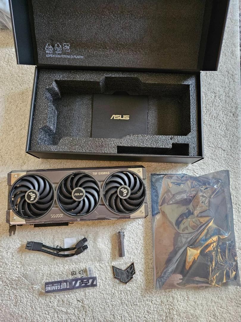 ASUS TUFGAMING GEFORCE RTX5070 グラフィックボード