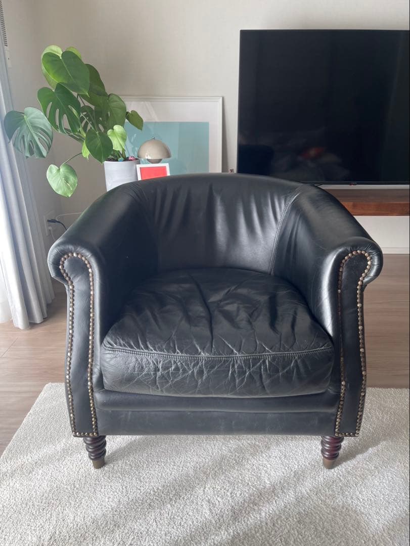 mobelArt 1人掛けレザーソファ　スタッズ装飾付き