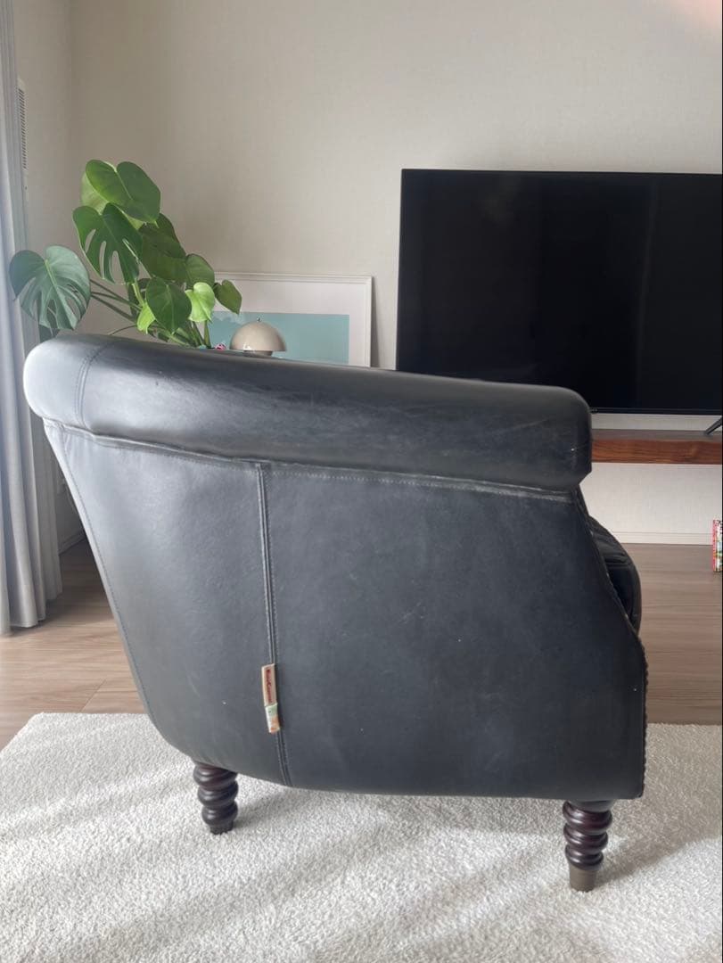 mobelArt 1人掛けレザーソファ　スタッズ装飾付き