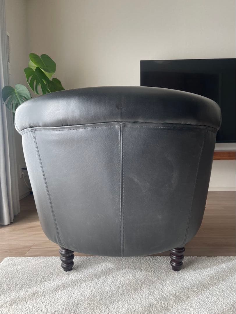 mobelArt 1人掛けレザーソファ　スタッズ装飾付き