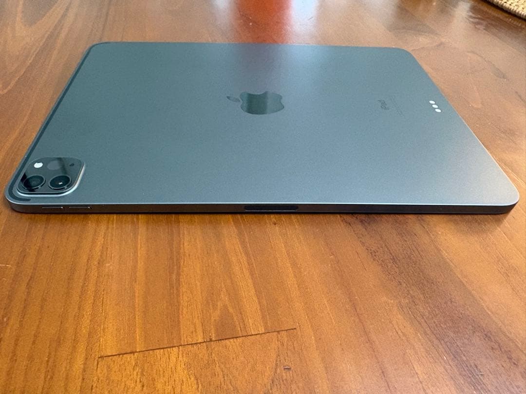 【美品】11インチ iPad Pro(第二世代) Wifiモデル