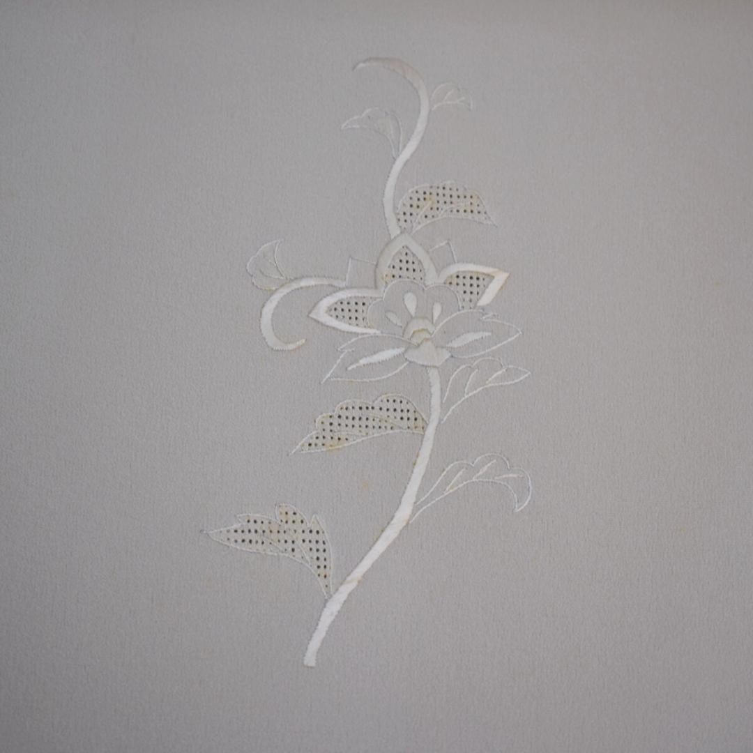 M02-1 新品保管品 正絹 中国汕頭刺繍 白生地 付下げ 着尺反物 唐花