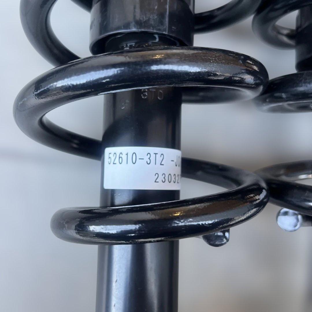 くぼたけいステップワゴン　純正　サスペンションキット ブラック