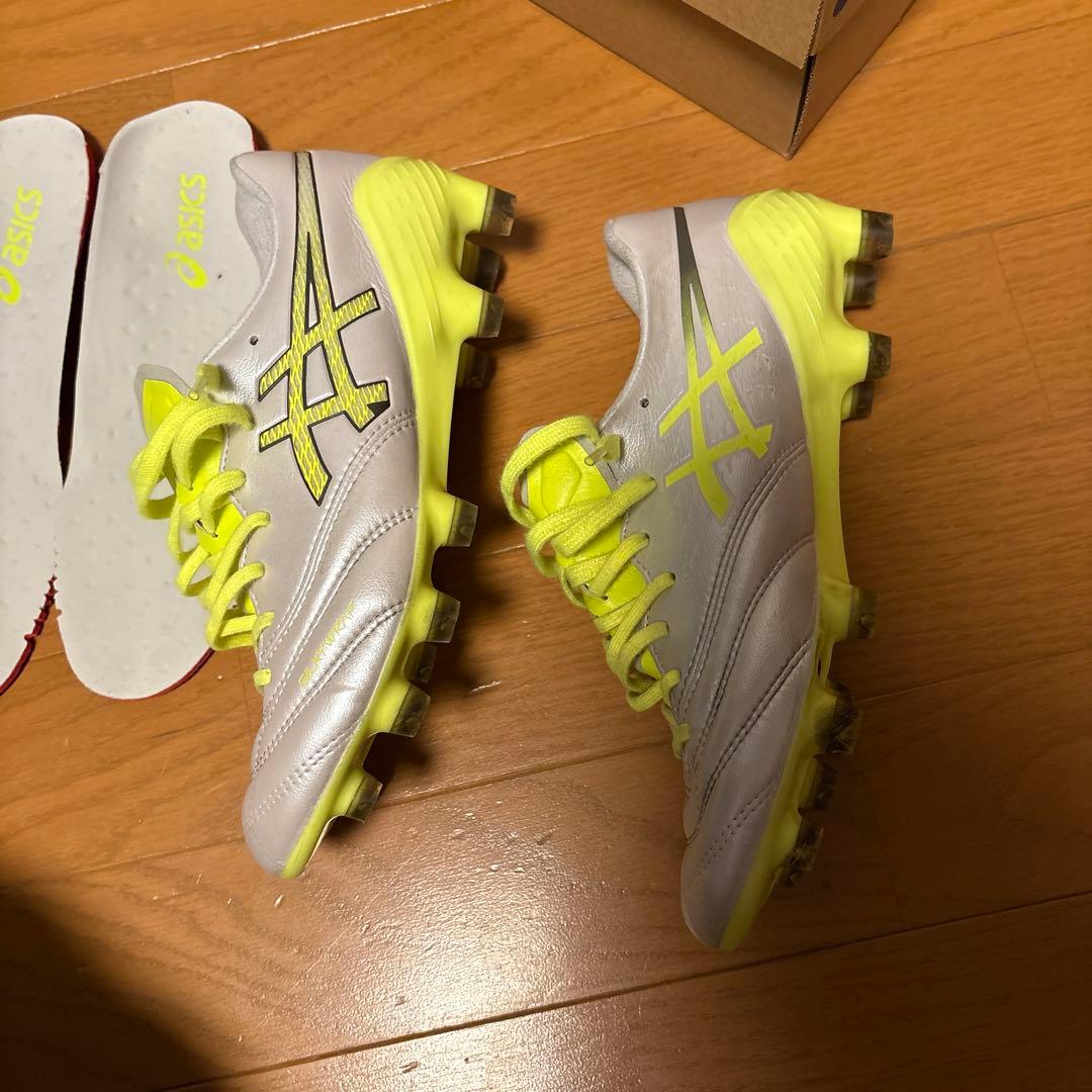 asics サッカーシューズ・スパイク シルバー/イエロー