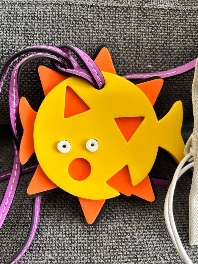 【極美品】LOEWE ロエベ　フィッシュモチーフ フグ チャーム