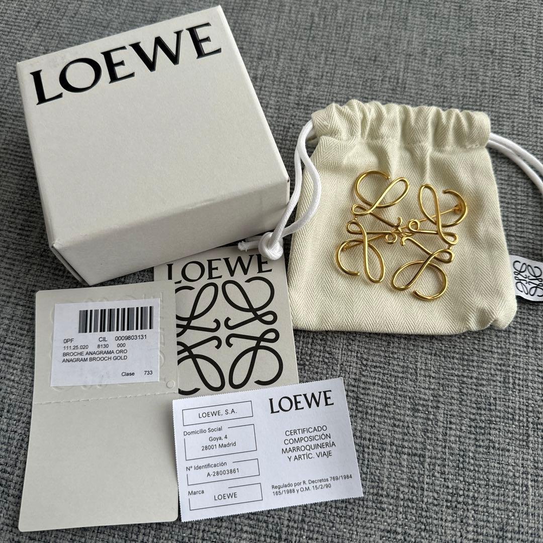 LOEWE アナグラムブローチ ゴールド　未使用