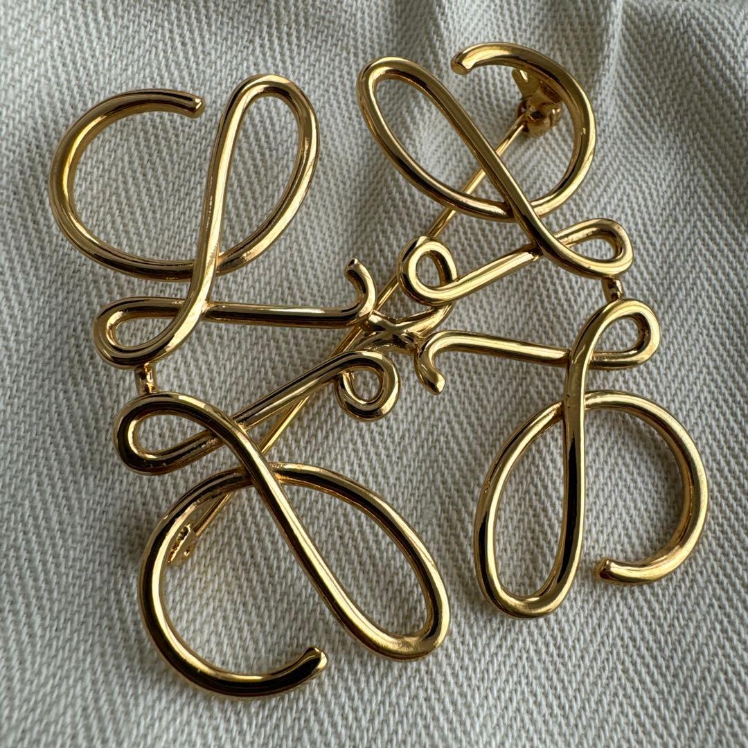 LOEWE アナグラムブローチ ゴールド　未使用