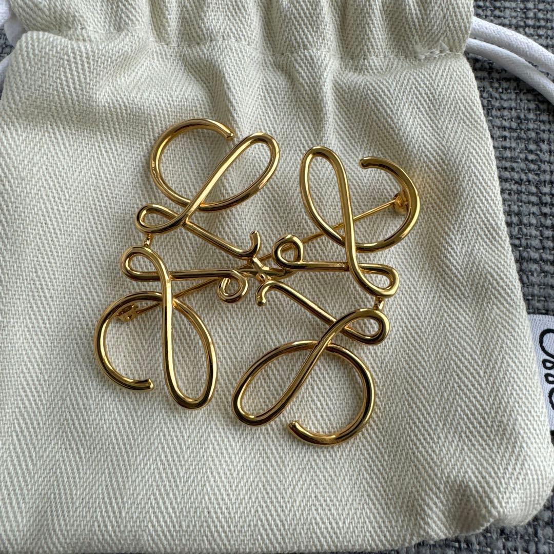 LOEWE アナグラムブローチ ゴールド　未使用