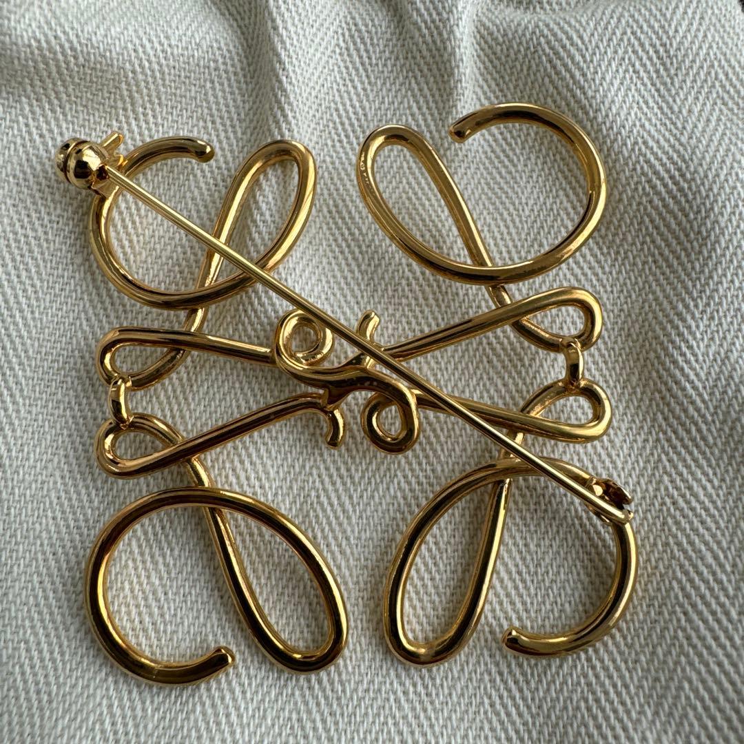 LOEWE アナグラムブローチ ゴールド　未使用