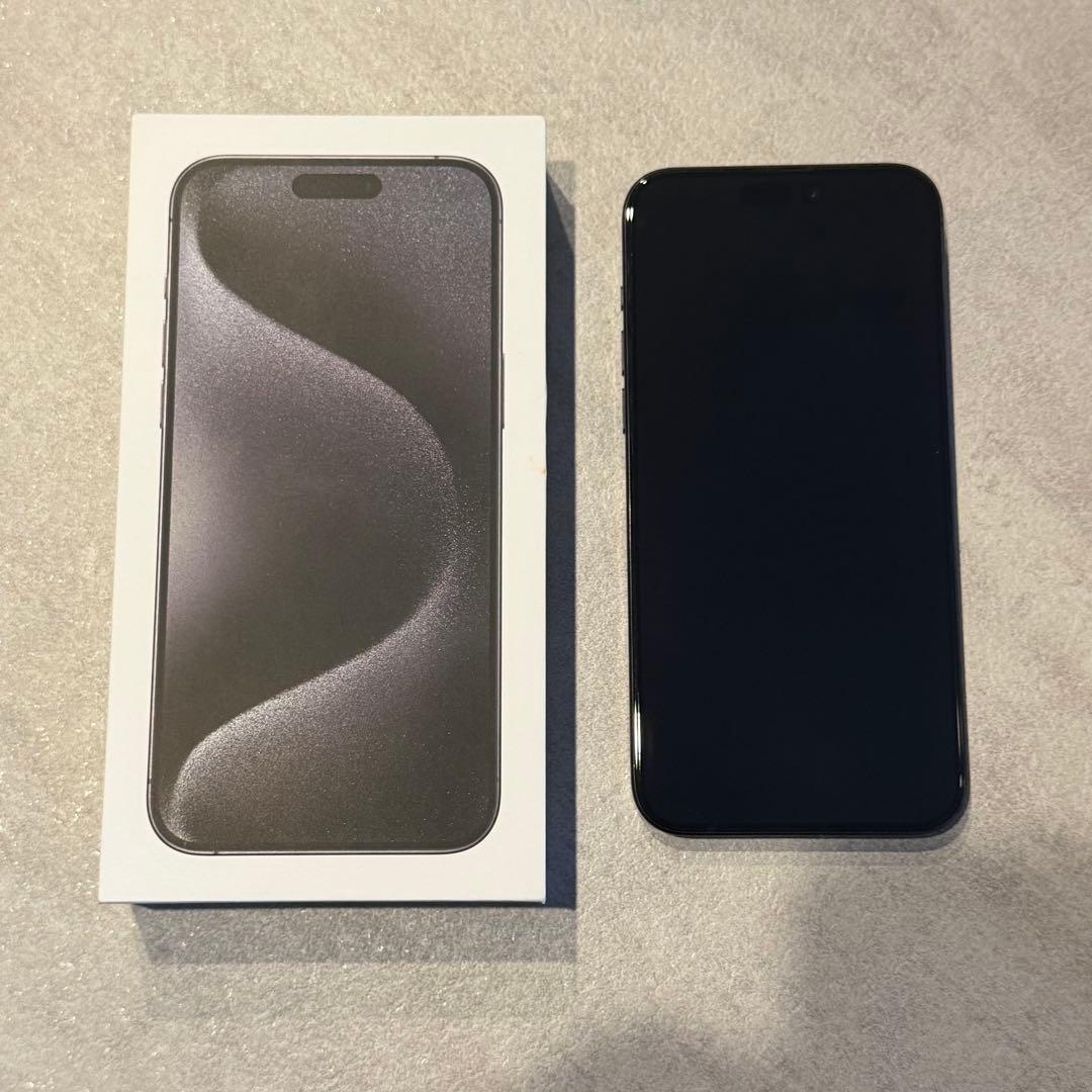 【美品】Apple iPhone15promax 256GBブラックチタニウム