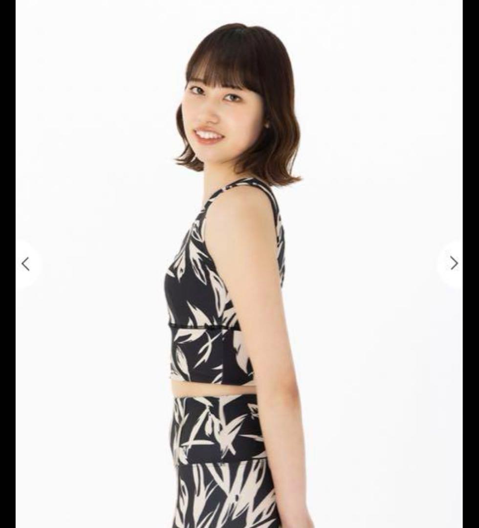 【新品未使用】LAVAヨガウェアSUKALA Vネックブラトップ ラバ　リーフ柄