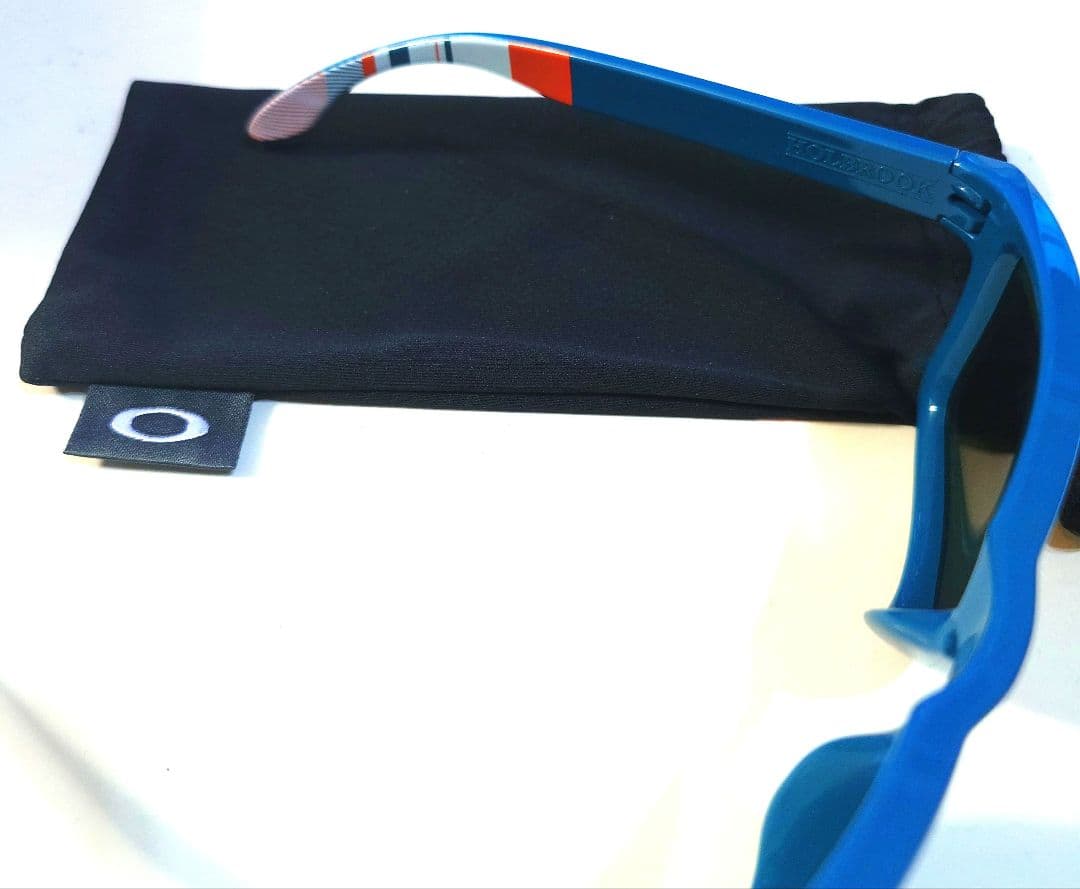 Oakley Holbrook サングラス 青/赤 ケース付き