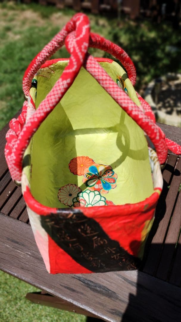 一閑張りバッグ 　鶴、花　華やか　赤　ピンク　緑　縮緬　ハンドメイド
