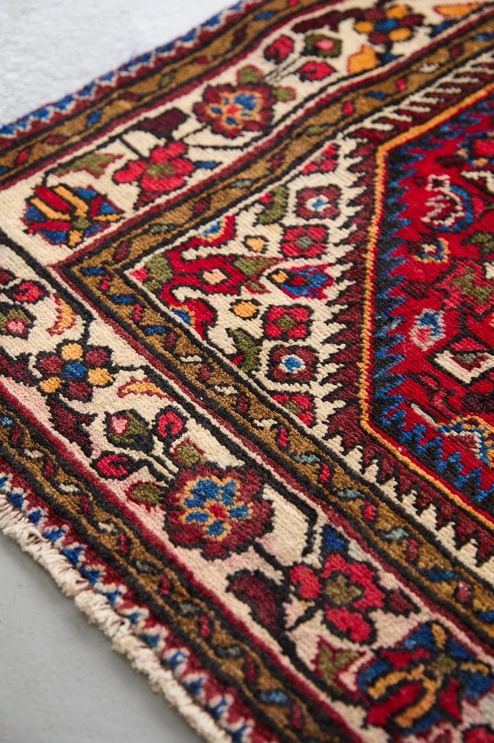 ヴィンテージラグ　ペルシャ絨毯　トライバルラグ（157×105cm）赤　青　黃