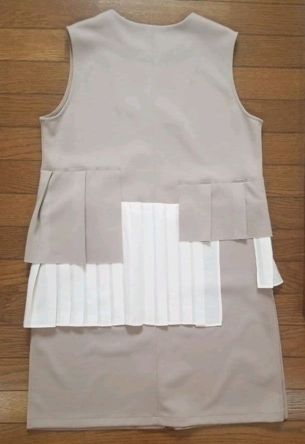 新品 エイミーロウ ランダムプリーツジレ ベージュ