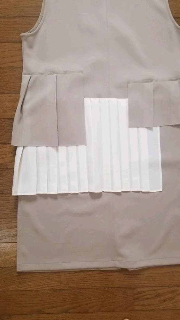 新品 エイミーロウ ランダムプリーツジレ ベージュ