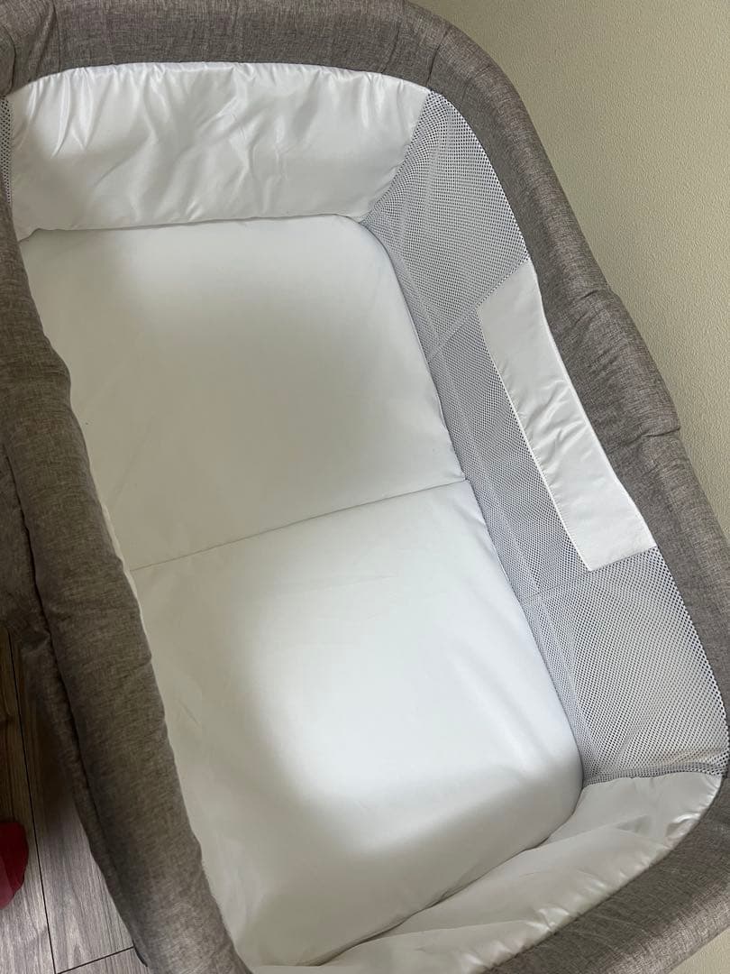 コンパクト折りたたみベビーベッド　美品