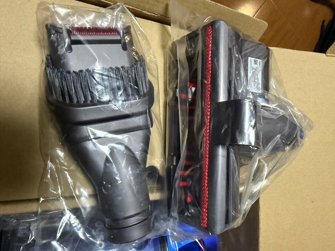 Dyson V6 ハンディクリーナー本体とアタッチメント