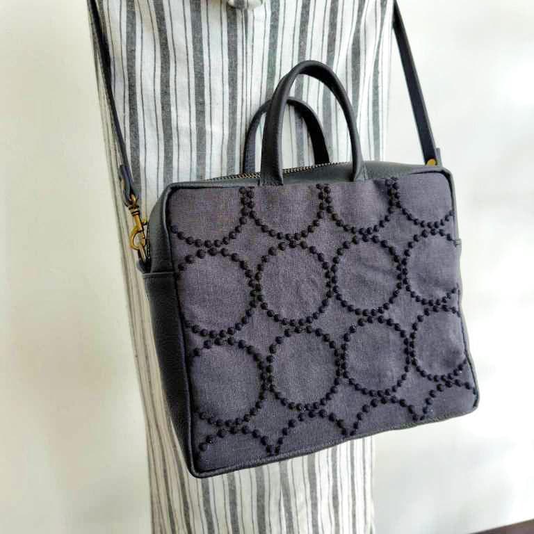 ミナペルホネン/タンバリンチャコール/スクエアーボストン/本革ブラック