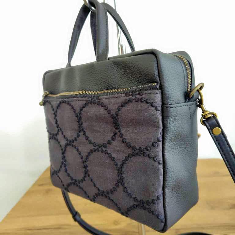 ミナペルホネン/タンバリンチャコール/スクエアーボストン/本革ブラック