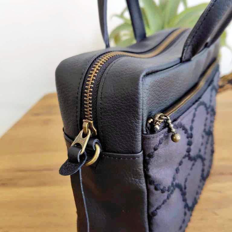 ミナペルホネン/タンバリンチャコール/スクエアーボストン/本革ブラック