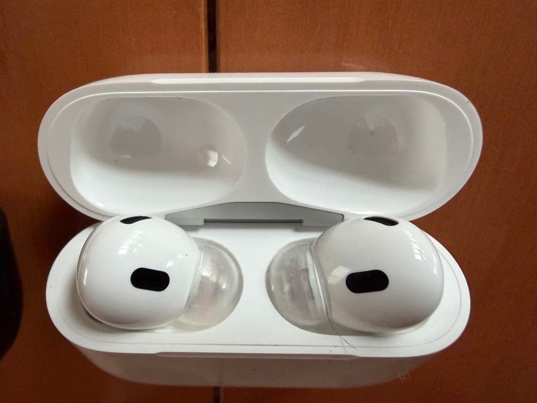 【中古】AirPods Pro2 【数回の使用のみ】