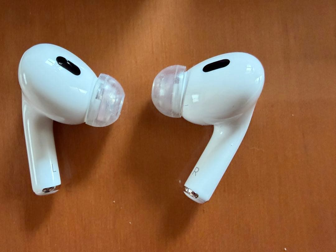 【中古】AirPods Pro2 【数回の使用のみ】
