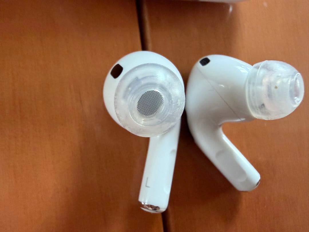 【中古】AirPods Pro2 【数回の使用のみ】